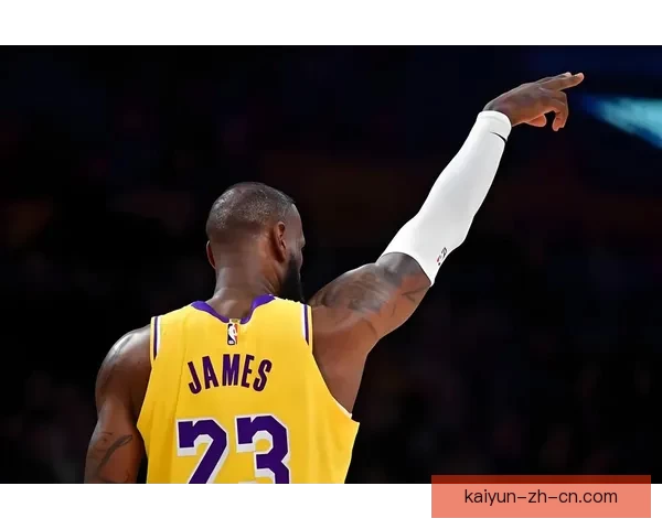 詹姆斯凌晨抵达迈阿密出战热火追平帕里什纪录